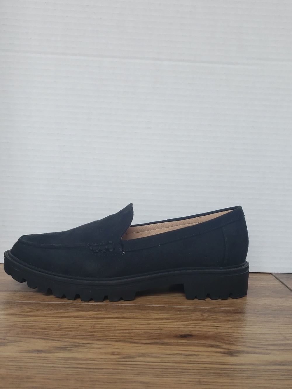 Journee Collection Erika Classic Black Suede Loafer with Lug Sole Size 6